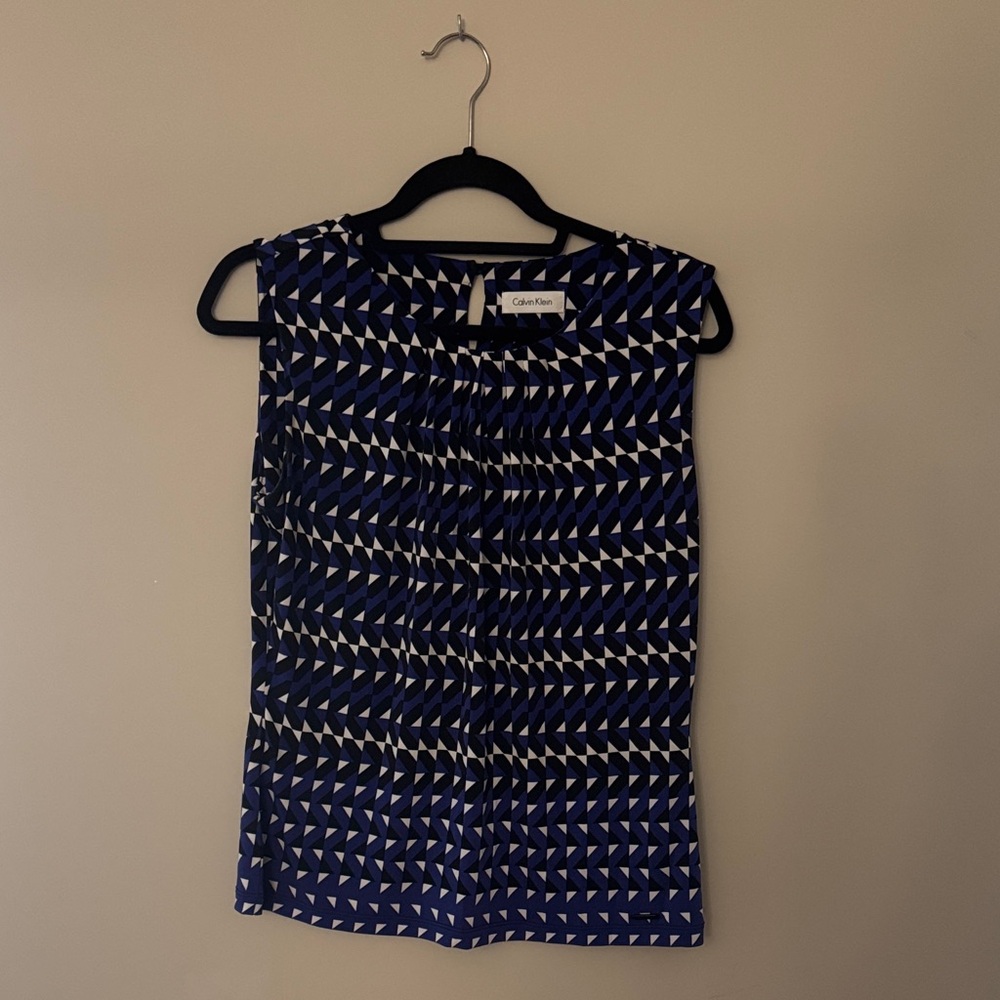 Calvin Klein Navy and White Patterned sleeveless shell medium